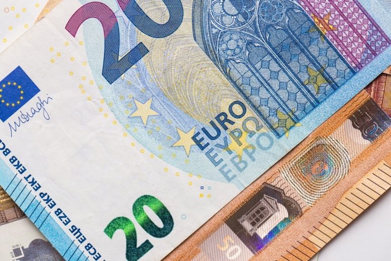 Economic Indicators in Focus: The Euro and Oil Dynamics