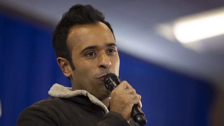 Dems one step closer to replacing Biden with Michelle Obama after damning report, Ramaswamy says