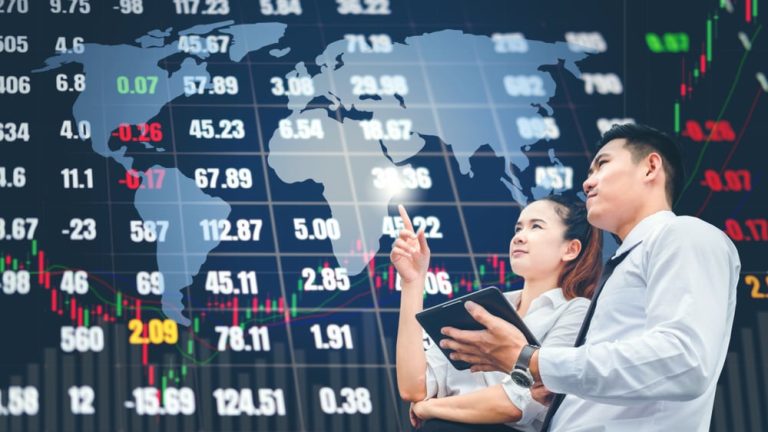 Asian Currencies Gain as Dollar Dips 0.1%